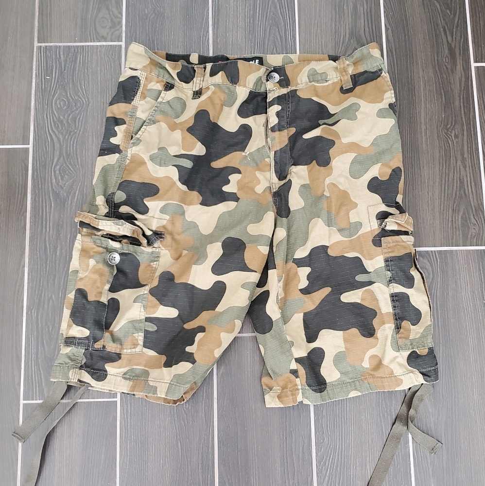 Men's camo cargo shorts
